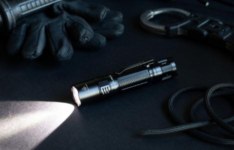 FENIX PD32 V2.0 FLASHLIGHT REVIEW Feature Image