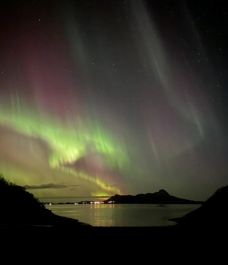 Circling Day and Night, Encounter the Northern Lights