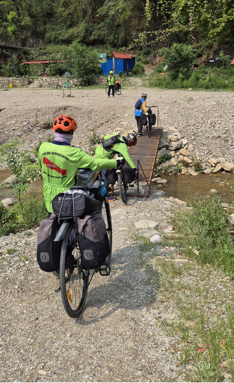Light Lights the Long Trail, Sincerity Awaits Every Rider: A Cross-Border After-Sales Service Earns My Lifelong Trust in Fenix